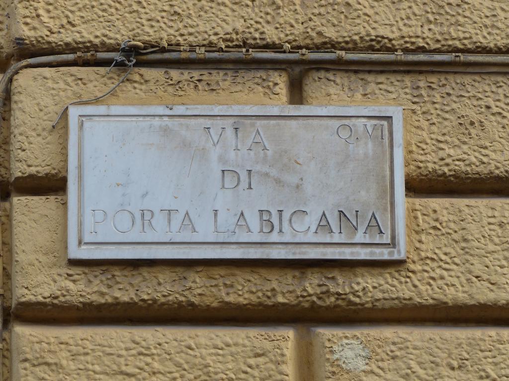 Between Termini & Colosseo روما المظهر الخارجي الصورة