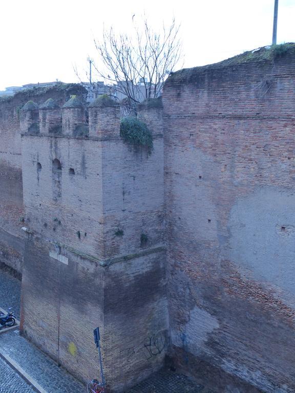 Between Termini & Colosseo روما المظهر الخارجي الصورة