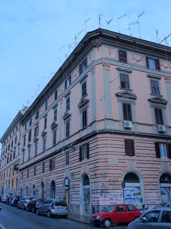 Between Termini & Colosseo روما المظهر الخارجي الصورة